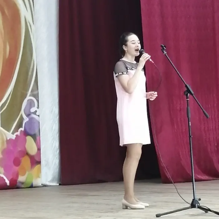 Шагает по планете молодость!